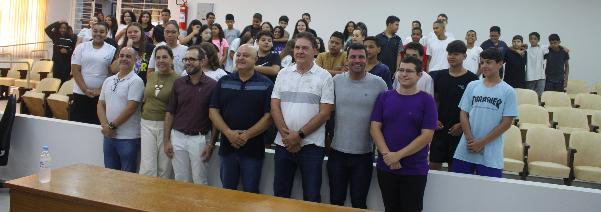 Alunos da escola Maria Ubaldina visitam Câmara Municipal 