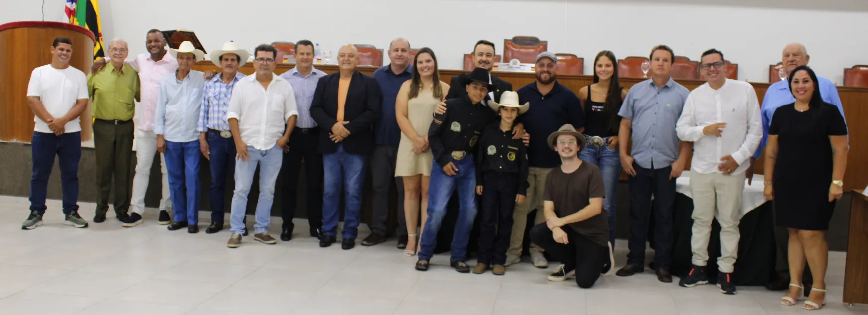 Câmara de Olímpia entrega votos de aplauso a 16 homenageados em sessão solene