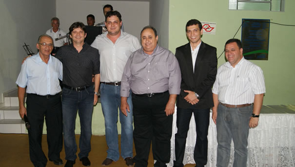 3ª Idade de Olímpia ganha ônibus do governo estadual