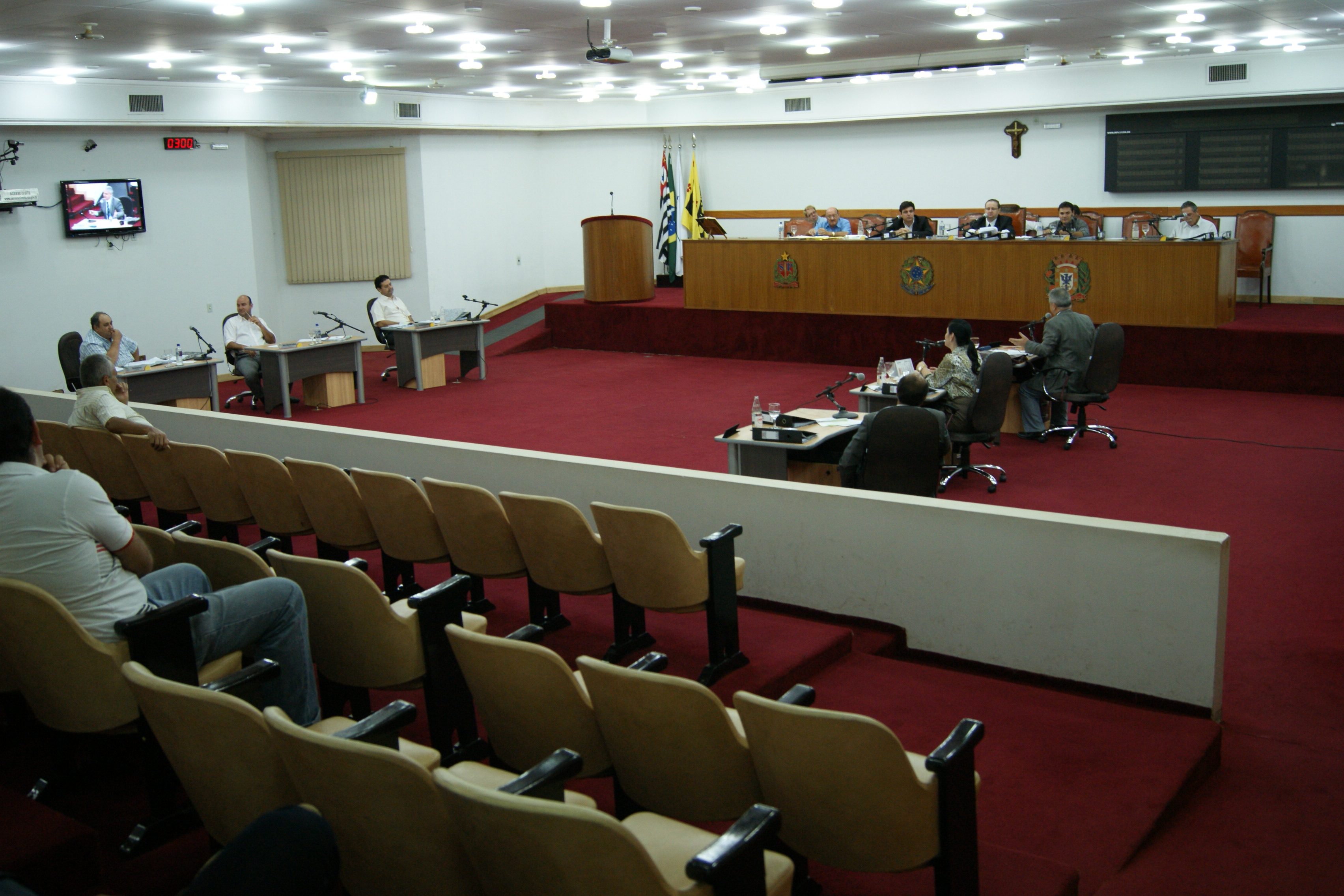 Sessão tem quatro projetos aprovados e três retirados de pauta