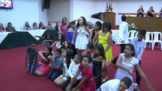 Câmara aberta pelo presidente Salata marca, mais uma vez, formatura da EMEB Hélio Cazarini