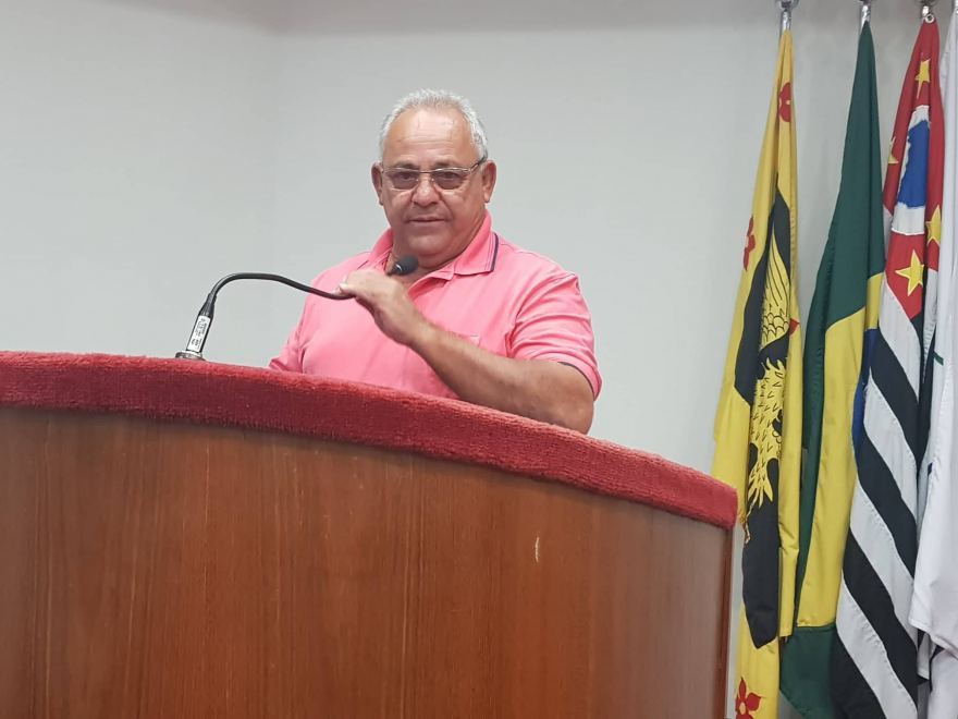 NIQUINHA PEDE LIMPEZA DE VÁRIOS TERRENOS NA CIDADE