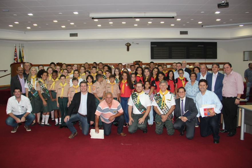 Câmara recebe visita dos Desbravadores Pedras Preciosas e Desbravadores Leão da Alvorada