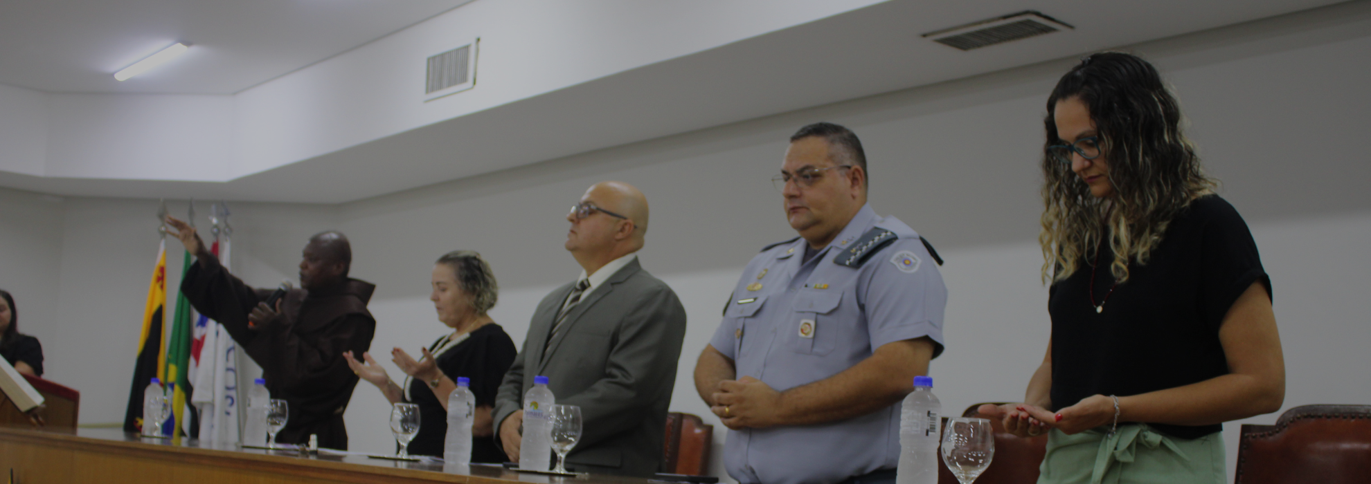 Em noite de grandes emoções, Câmara homenageia postumamente cidadãos com título Dr. Nilton Roberto Martinez