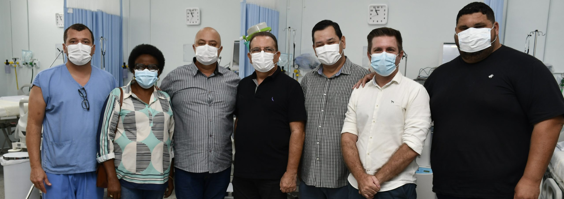 Vereadores participam de entrega da primeira sala de emergência do município