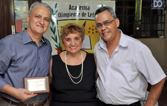 Vereador Luiz Salata recebe homenagem do Grupo Metáfora Internacional