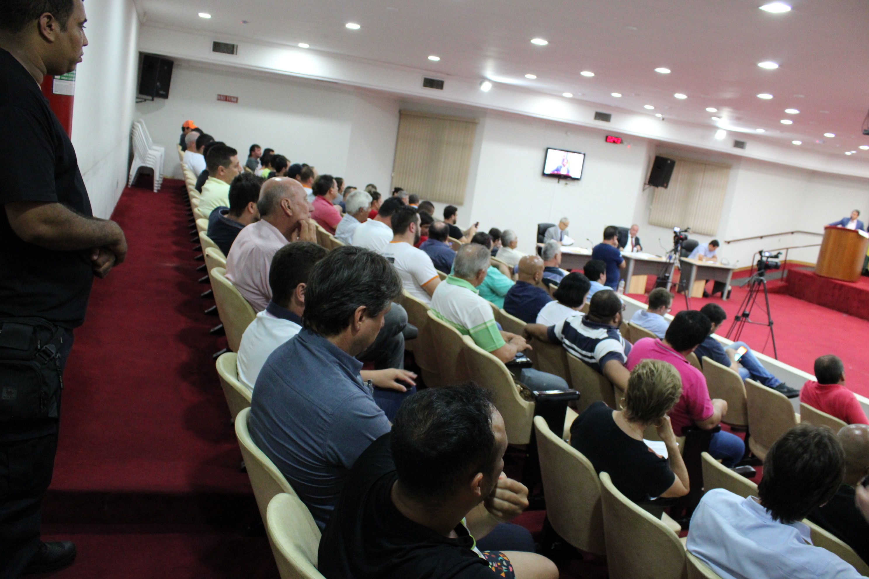 Câmara votará 10 proposições na 98ª sessão ordinária