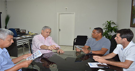 Salata e Marco Santos recebem novo pastor da Assembleia de Deus
