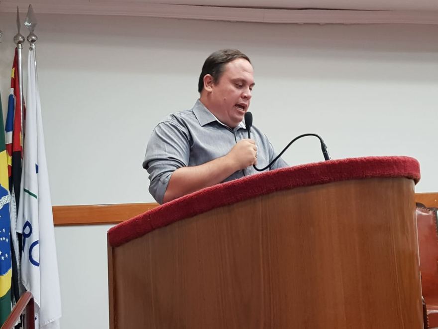 FERNANDINHO SOLICITA MELHORIAS NA ILUMINAÇÃO PÚBLICA