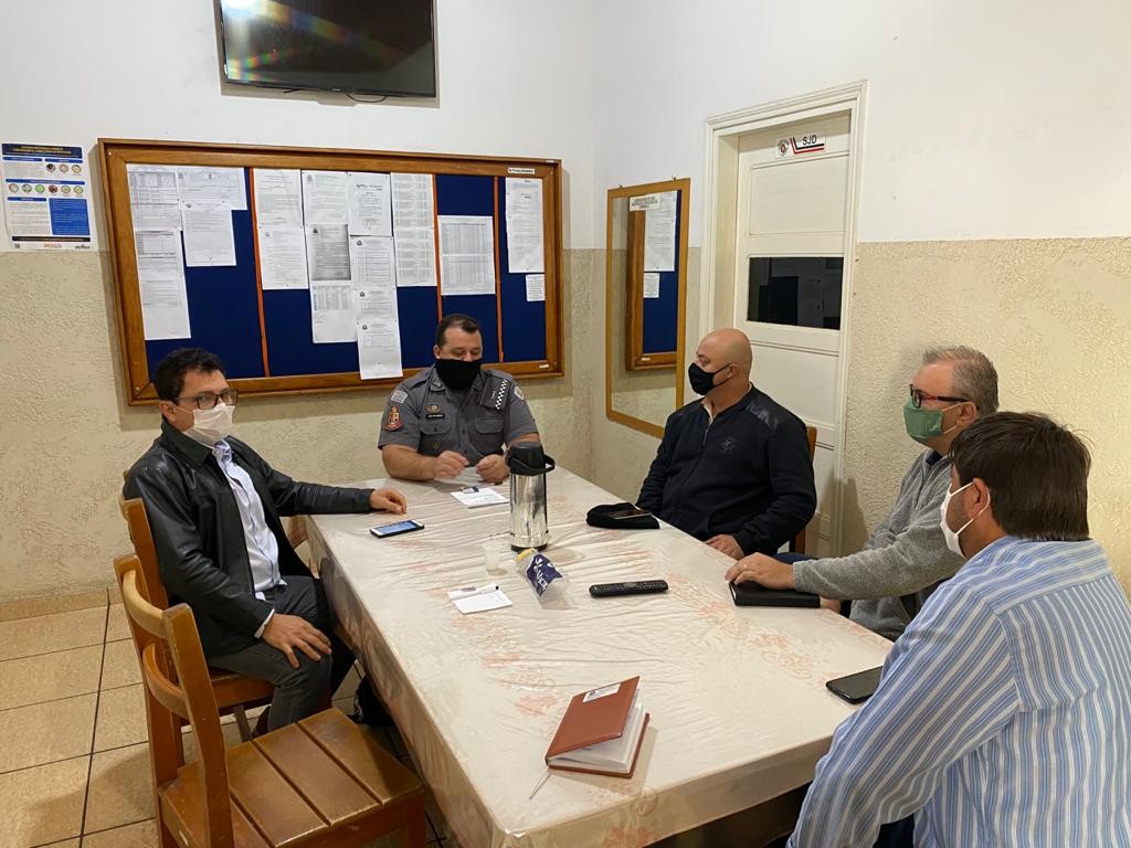 Vereadores se reúnem com o capitão da PM e diretor da Prodem