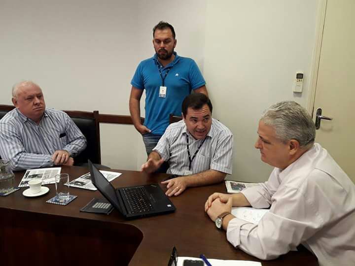 Vereador Salata recebe equipe técnica da CPFL