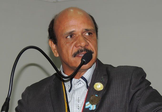 Concessão de Título de Cidadão ao Dr. Antônio Padron por Zé das Pedras, tem calorosa acolhida entre os vereadores