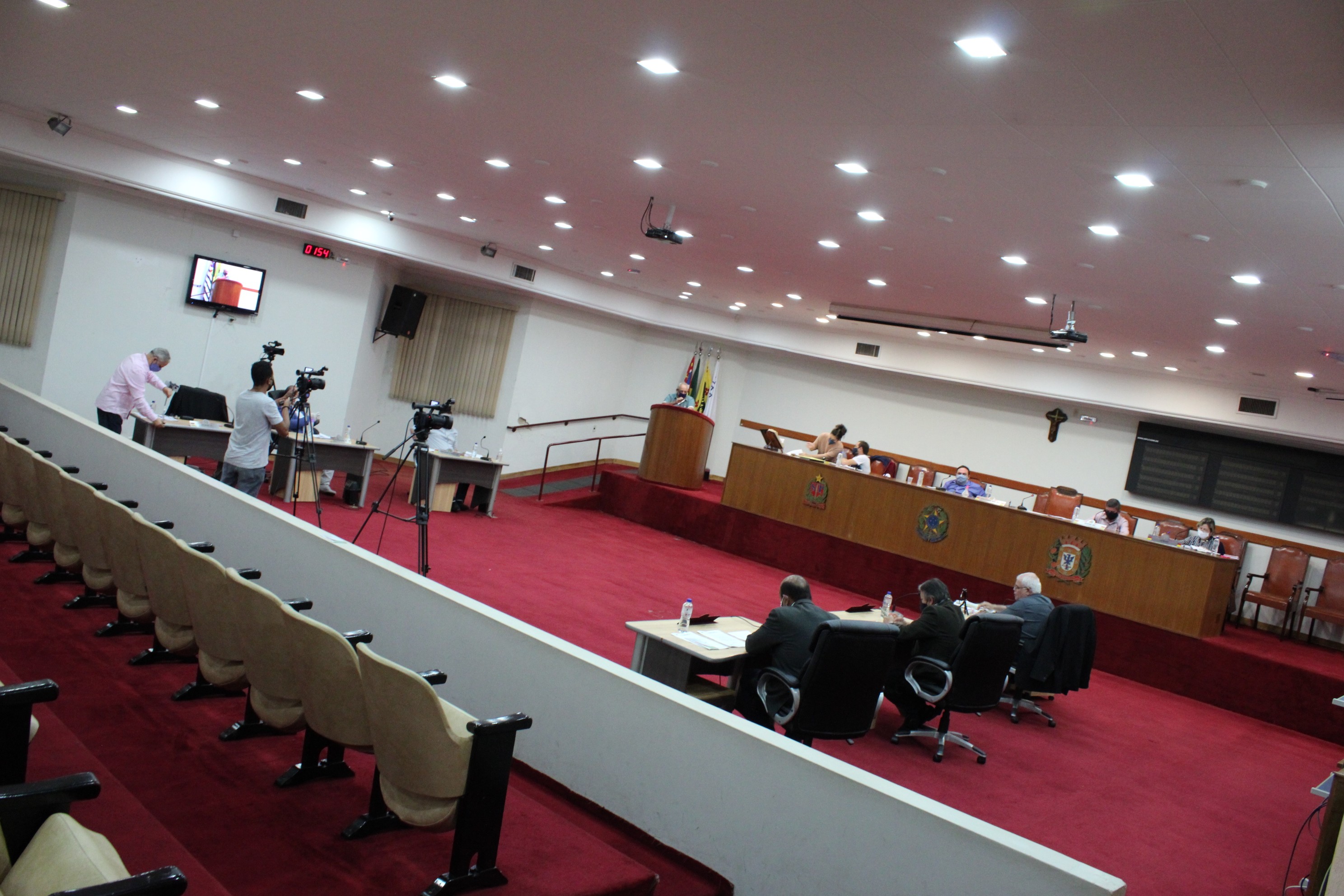 Câmara aprova 4 projetos de lei e rejeita 2 projetos de resolução