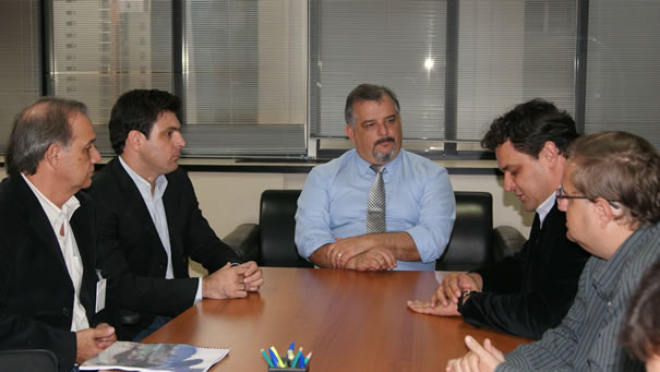 Toto e Guto vão em comitiva e reúnem-se com Secretário de Turismo França