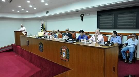 Última sessão de maio trouxe de volta grandes debates na Câmara