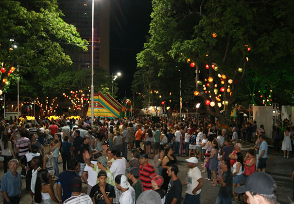 Reinauguração da Praça Rui Barbosa levou centenas de olimpienses às ruas