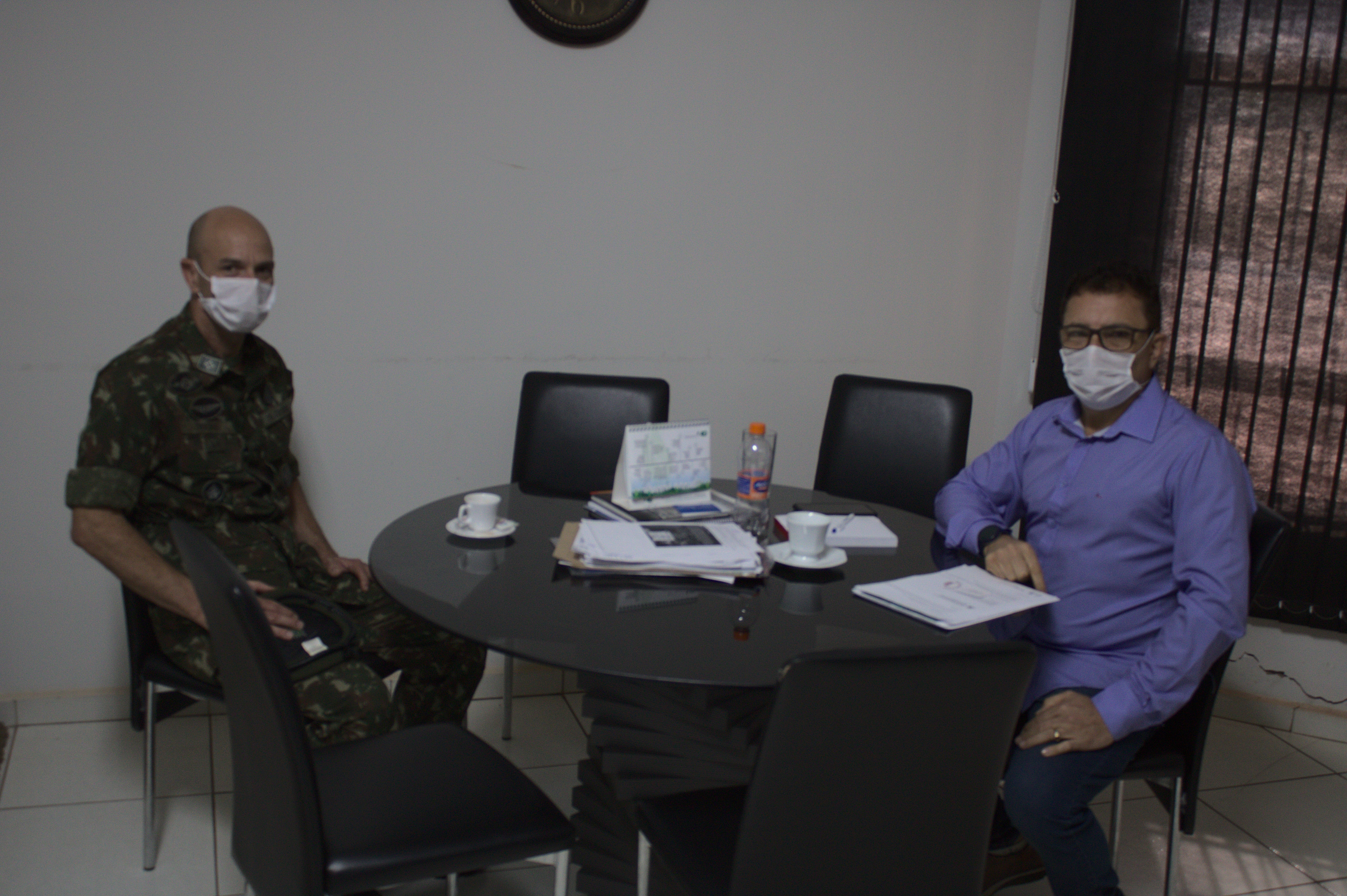 Chefe de instrução do tiro de guerra visita Câmara Municipal