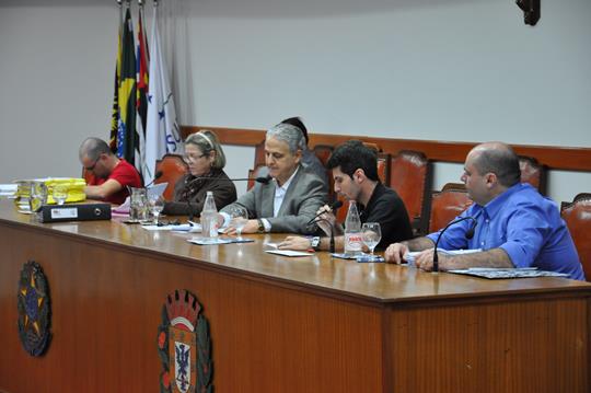 Numa sessão tranquila passou, em primeira votação, o final do recesso de julho