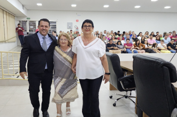Presidente Flávio Olmos homenageia Claudinéia Freire e Marilza Pereira em sessão solene
