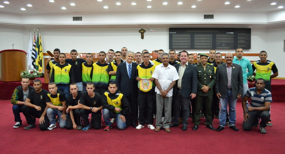 “Atirador de Destaque” do Tiro de Guerra recebe honraria na Câmara