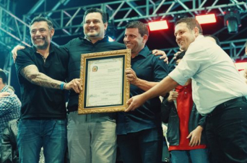 Homenagem no Fefol: Marangoni recebe título por apoio ao 
