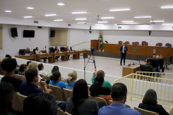 Alunos de escolas estaduais lotam Câmara em audiência sobre orçamento municipal de 2026