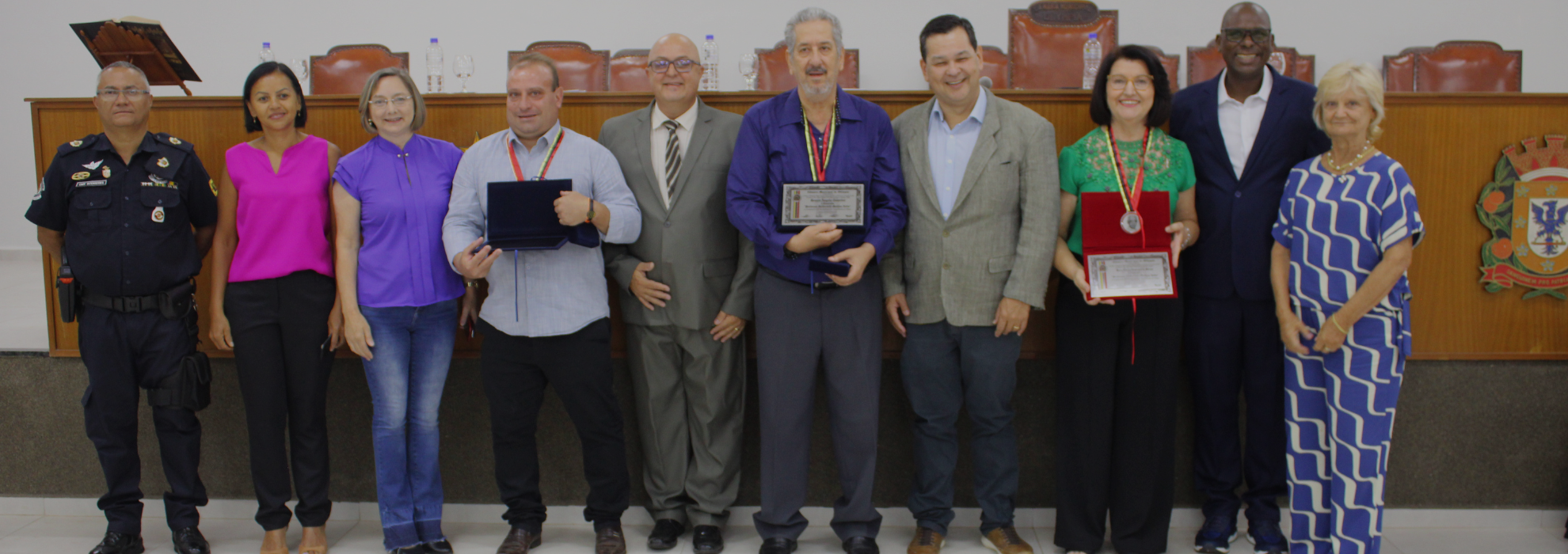 Câmara condecora três professores com Comenda e medalha ''Professor Rothschild Mathias Netto”