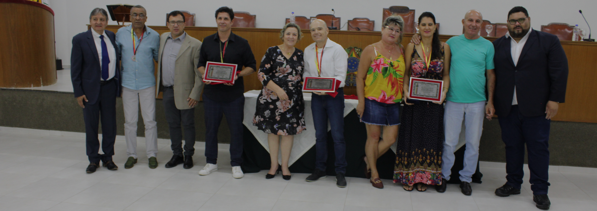 Câmara homenageia quatro esportistas com medalha de mérito esportivo