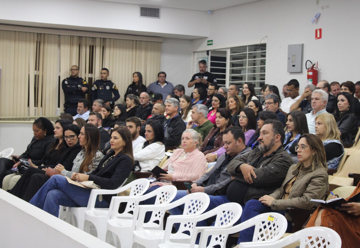 Olímpía recebe emenda parlamentar de 1 milhão para causa animal em última audiência para formulação do novo Código Animal