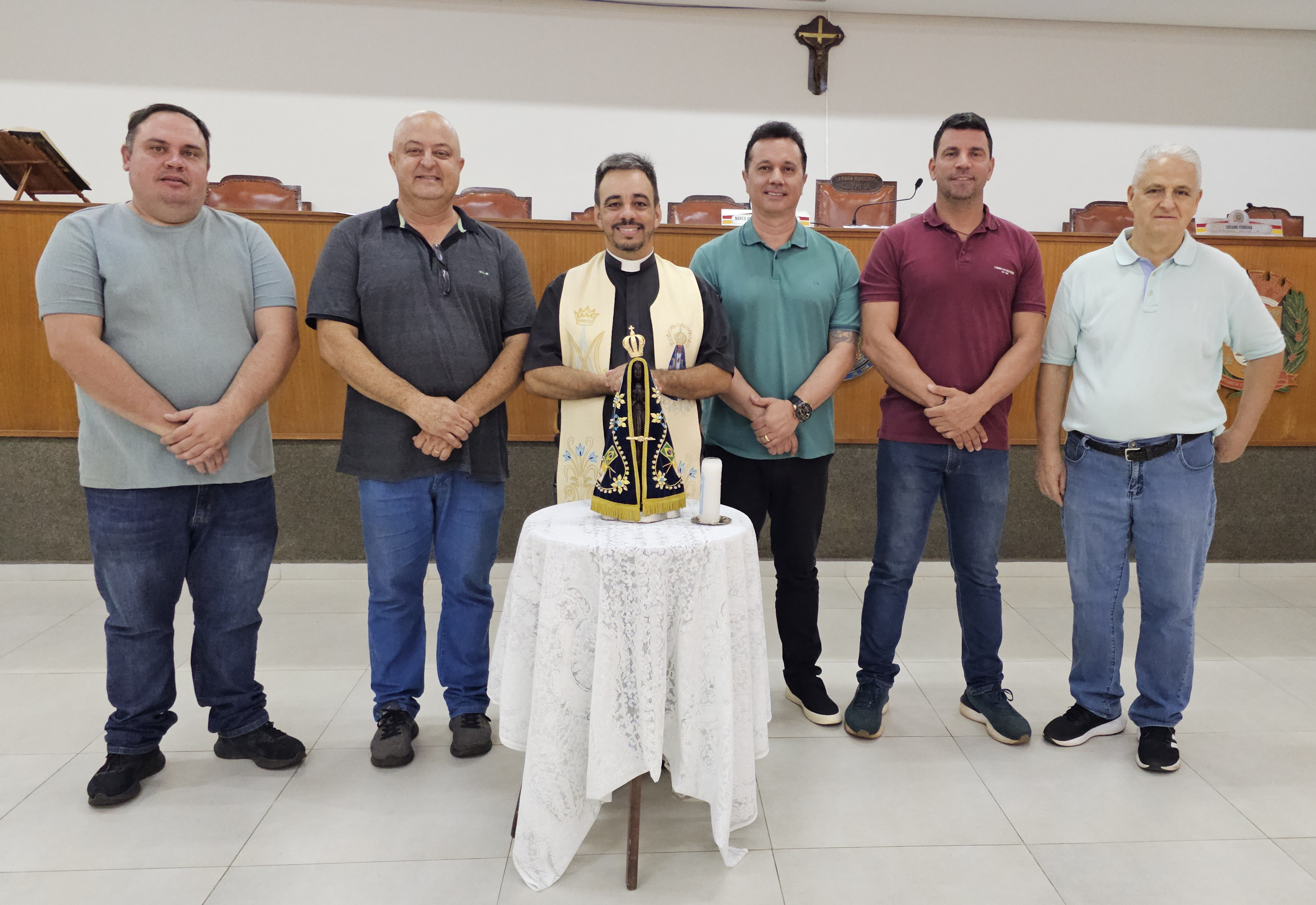 Imagem peregrina de Nossa Senhora Aparecida é acolhida pelos vereadores de Olímpia