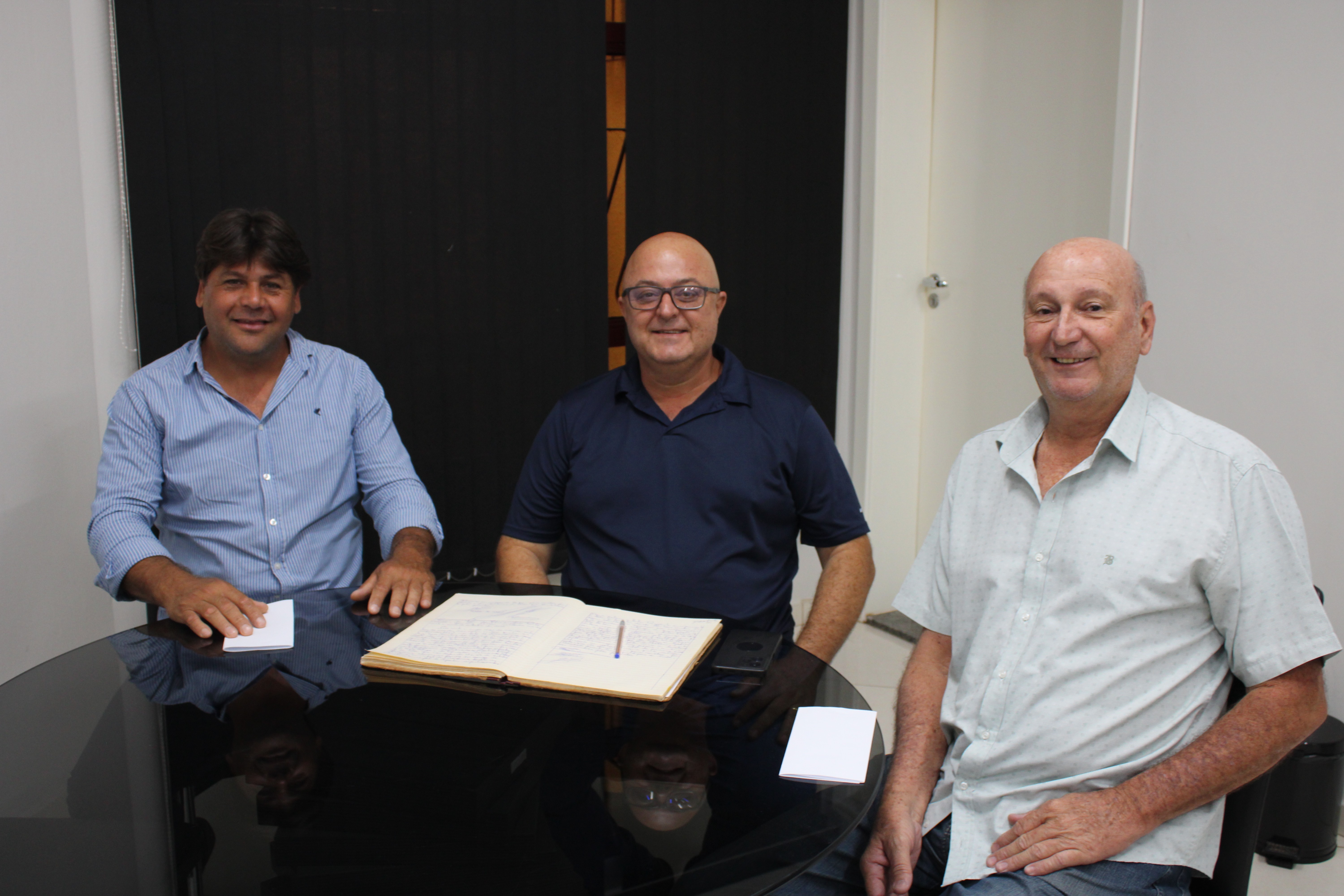 João Luiz Stellari e João Paulo Morelli tomam posse como vereadores na Câmara Municipal de Olímpia